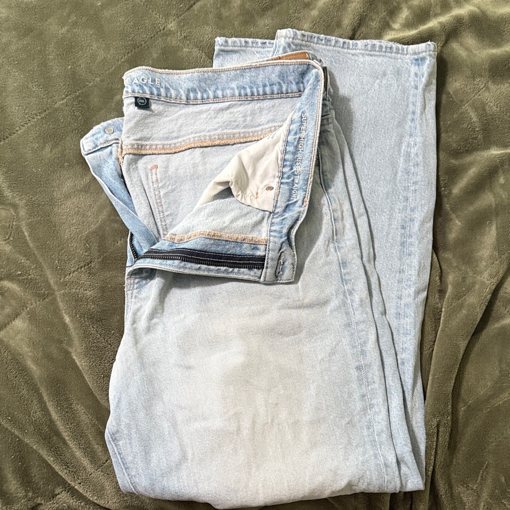 American Eagle Super High-Rise Straight Jeans